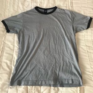 Cute basic Gap t-shirt!!